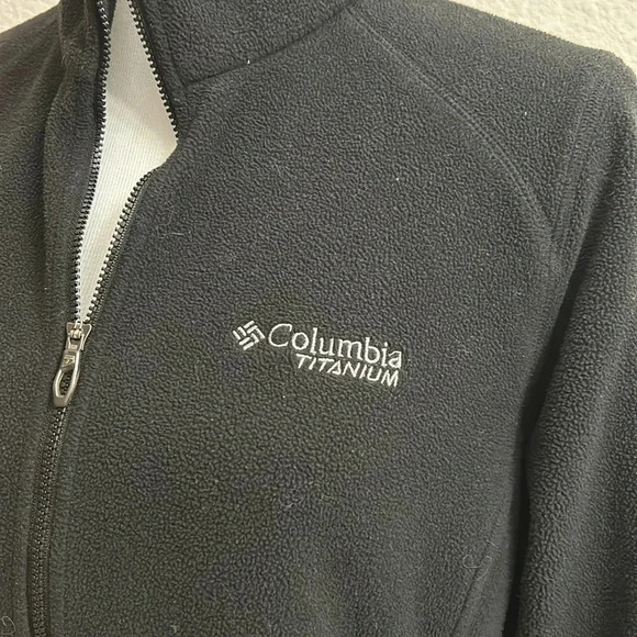 Columbia Titanium Black Jacket - Picture 2 of 6